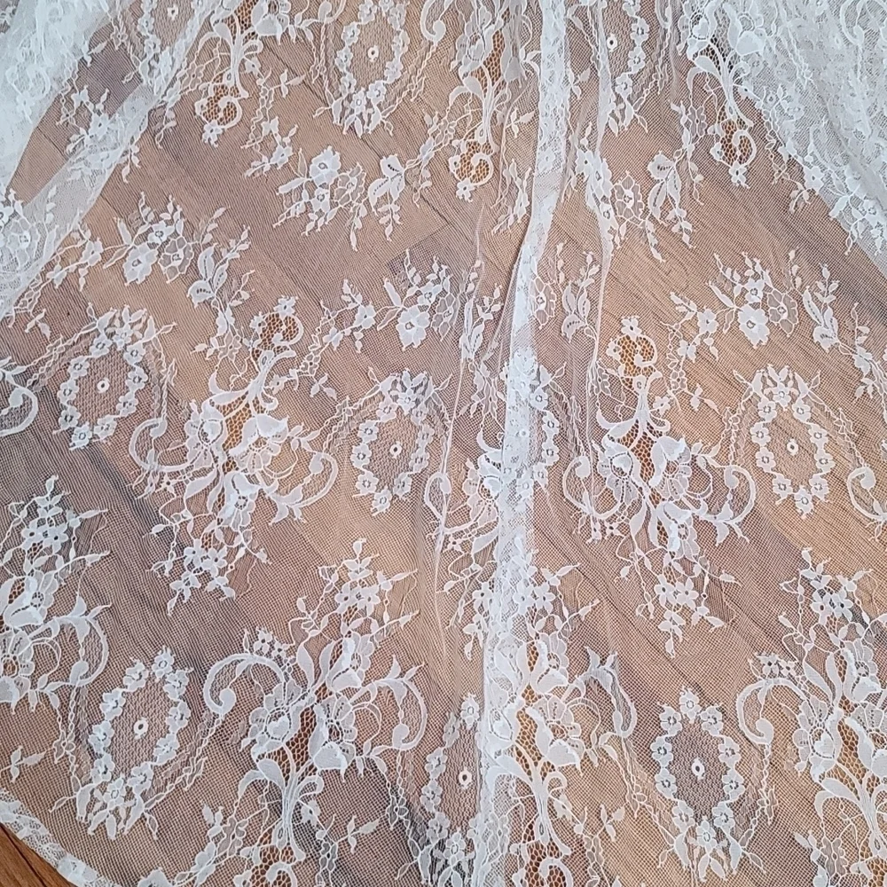 NWT Brides Wedding Dress White Sheer Lacy Floral Zips Train Lined Size 10‎ READ